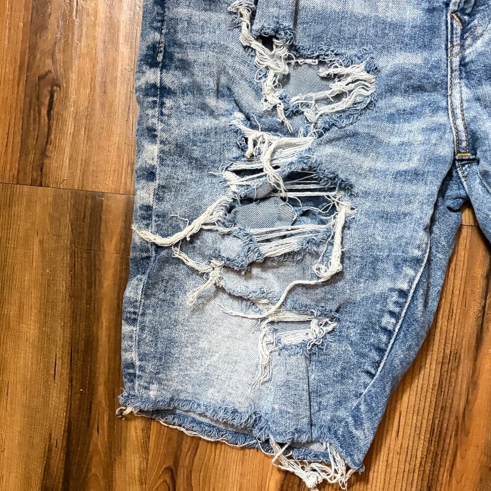 American Eagle Mens AirFlex Heavily Distressed Denim Light Wash Shorts - Picture 2 of 8